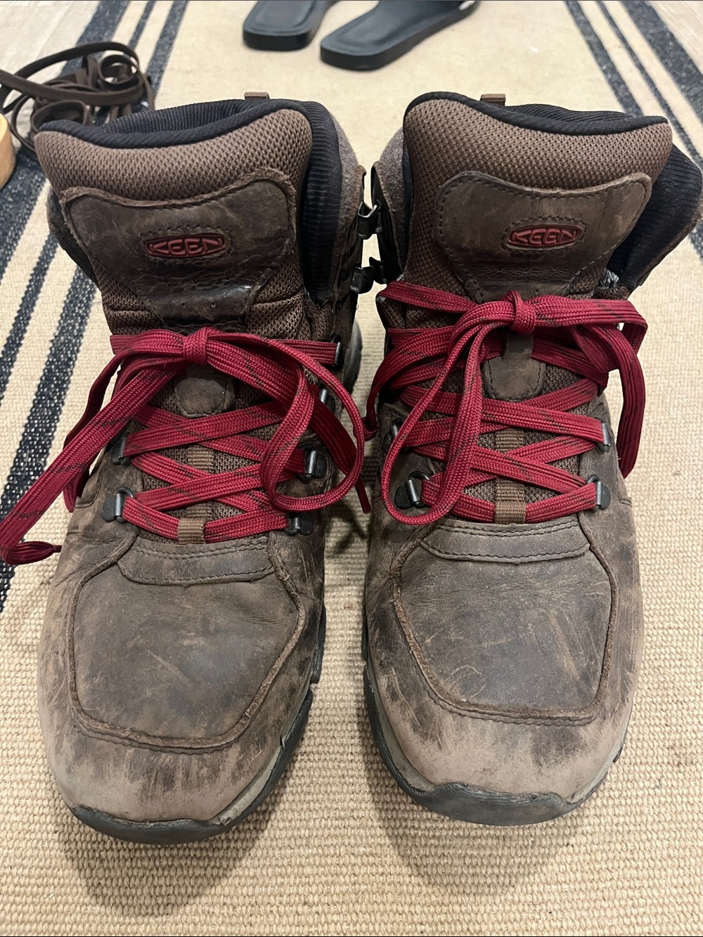 KEEN Brown Women’s leather waterproof Hiking Boots with Burgundy Laces